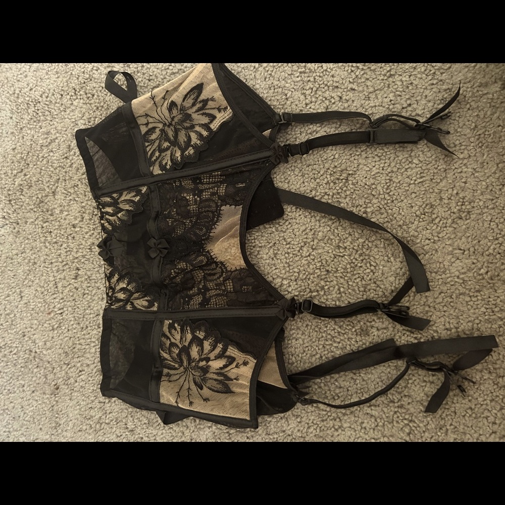 Ann Summers garter belt. Size small. 6-8